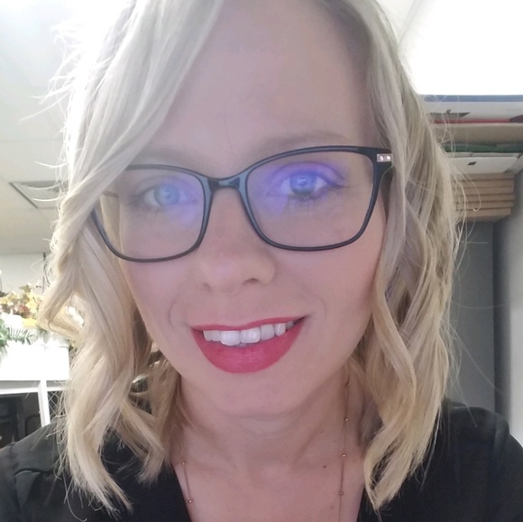 Meet your Posher, Lesli - Picture 1 of 1